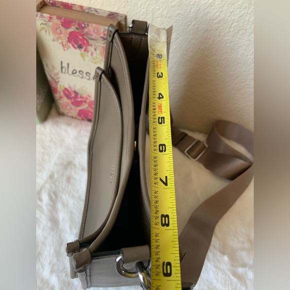 DKNY crossbody - Picture 9 of 10